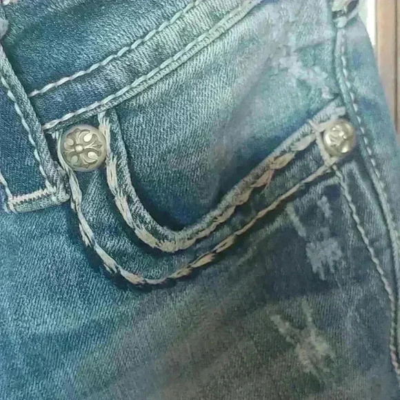 Miss Me Crop Jeans - Picture 7 of 9